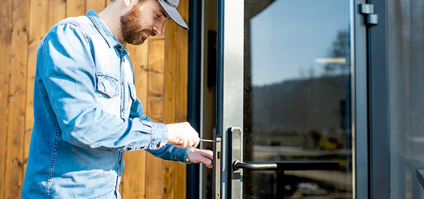 Frameless Glass Storefront Door Locks Replacement in Perth Amboy, NJ