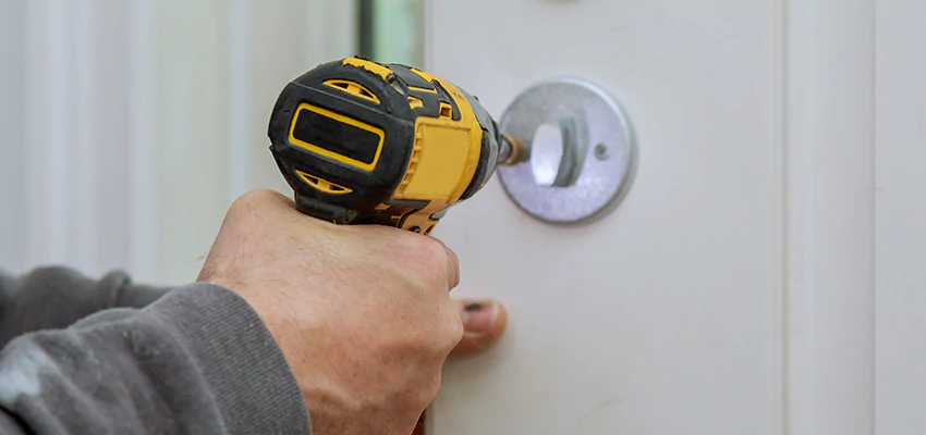 Street Locksmith For Smart Lock Repair in Perth Amboy, NJ